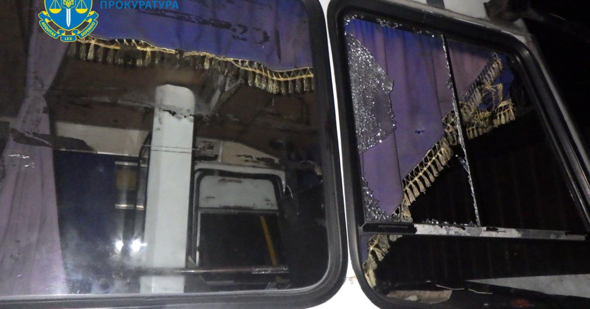 Чоловік кинув пляшку у вікно маршрутки і травмував хлопчика