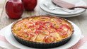 Тарт на ореховой муке с розами из яблок