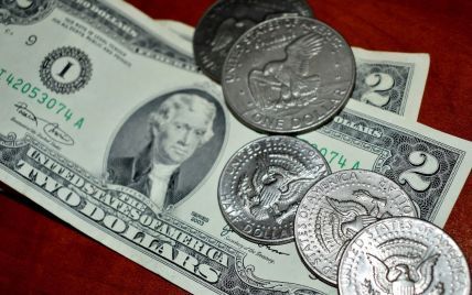 Перед выходными доллар потерял в цене в официальных курсах НБУ на 8 июля