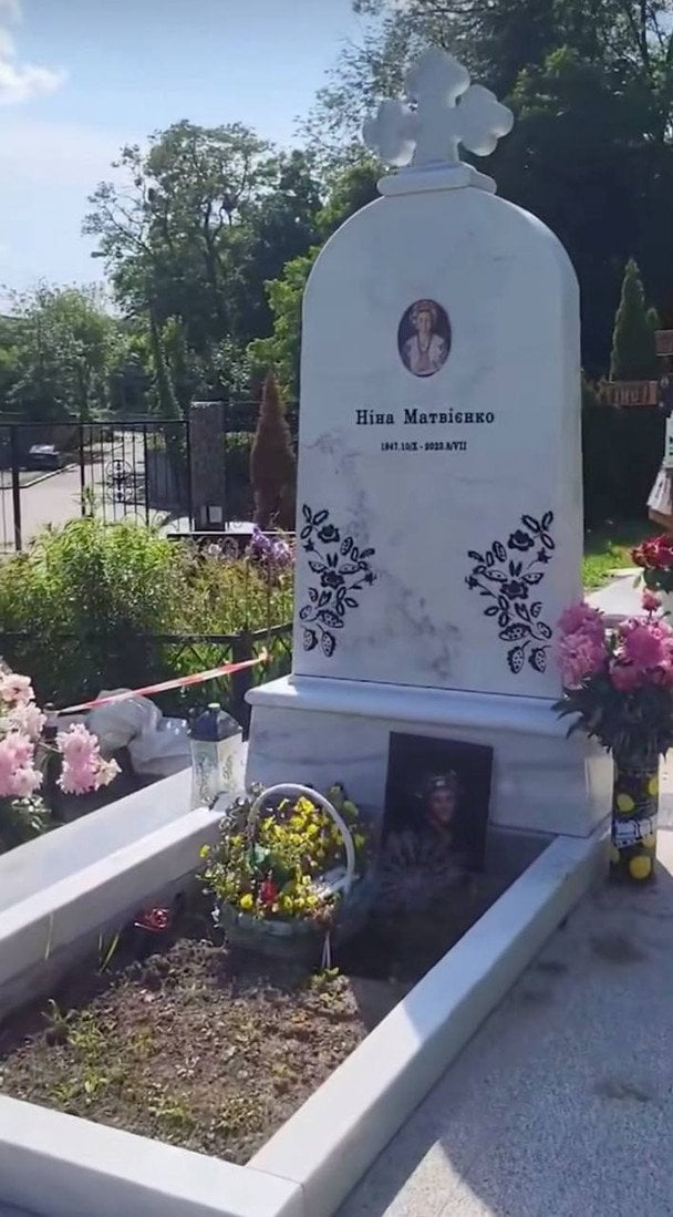 Пам'ятник на могилі Ніни Матвієнко