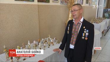 Украинец стал автором первой в мире коллекции экспонатов из яичной скорлупы, украшенных металлом