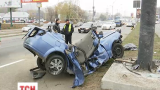 В Киеве автомобиль врезался в рекламный щит