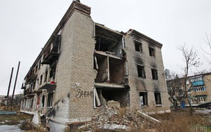 Боевики обстреливают окрестности Марьинки, местных школьников эвакуировали в бомбоубежище