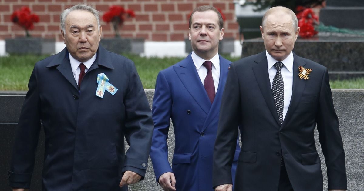 До Путіна на військовий парад приїхав лише Назарбаєв