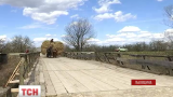 На Львовщине люди собственными силами отремонтировали аварийный мост
