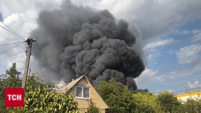 РФ устроила атаку дронами на Киевщине: возник масштабный пожар