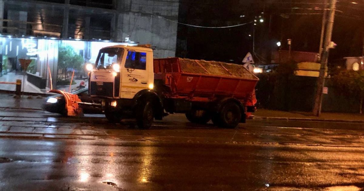 У Києві стрімко погіршується погода: на дороги виведено спецтехніку / © КМДА
