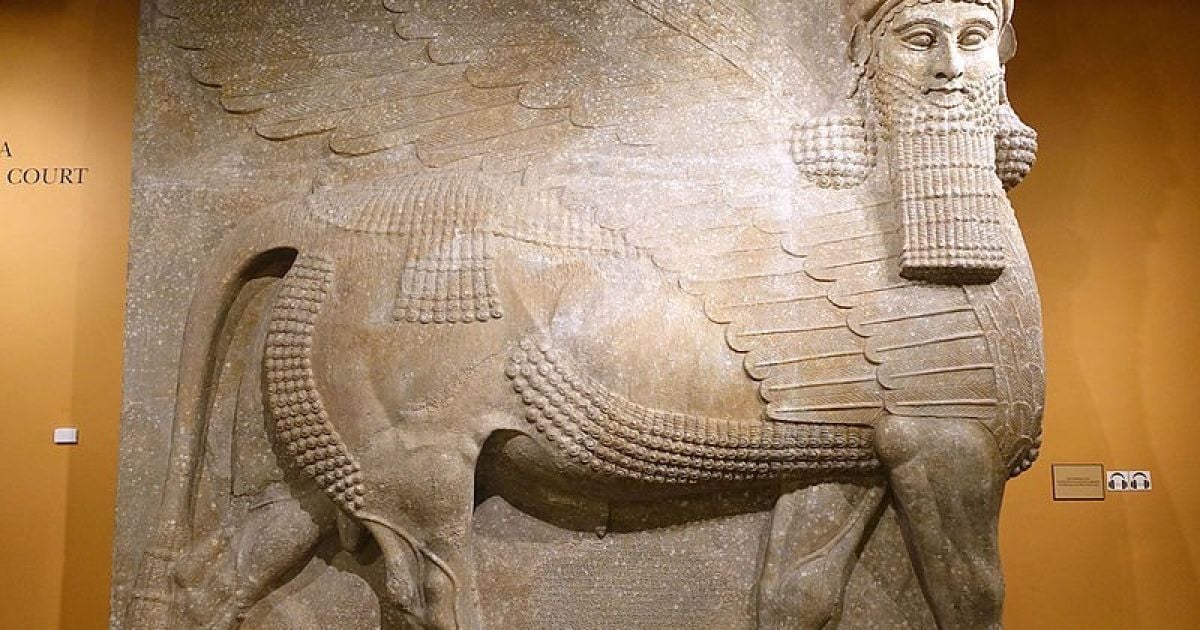 В туннелях Мосула нашли древние статуи крылатых быков