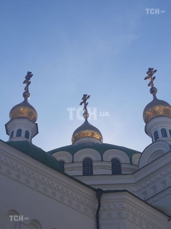 У Лаврі на Трапезному храмі почорніли хрести: що сталося (фото)