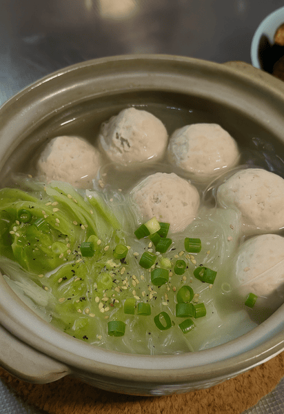 Суп с лапшой и куриными тефтелями