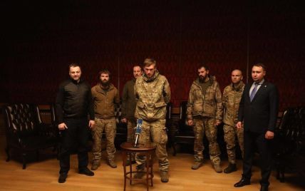 Освобожденные из плена командиры-защитники "Азовстали" скоро встретятся со своими родными