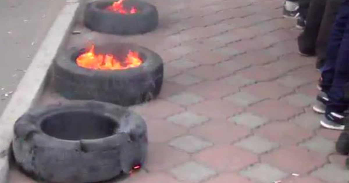 В Одесі палають шини через затримання місцевого очільника ПС