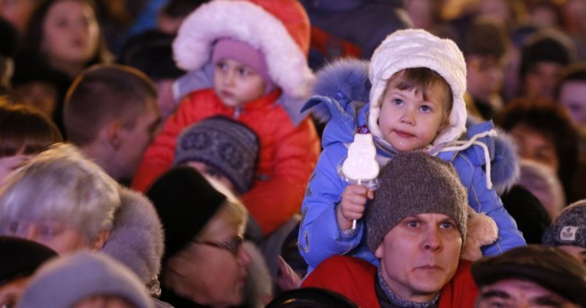 У Києві засяяла прекрасна 24-метрова ялинка / © УНІАН