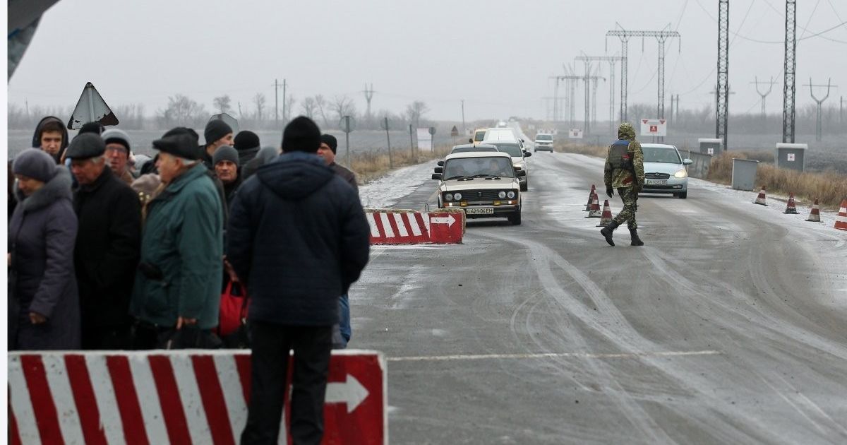 Під час обстрілів троє українських військових отримали поранення. Хроніка АТО