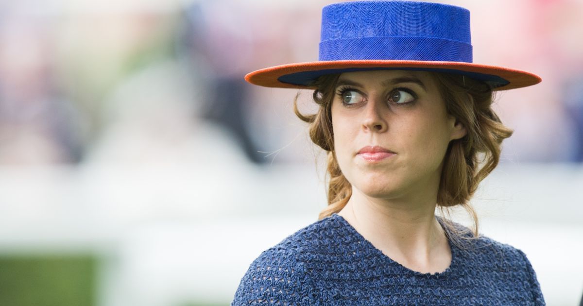 Принцеса Беатріс випадково порізала мечем обличчя відомому співаку – ЗМІ