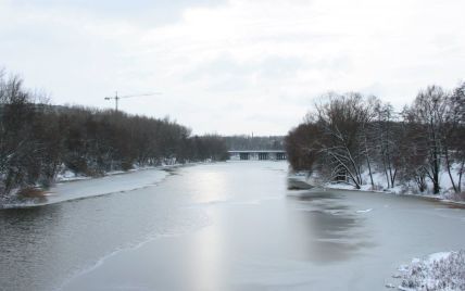 В Черкасской области на рыбалке три человека провалились под лед: мужчины перед смертью спасли ребенка