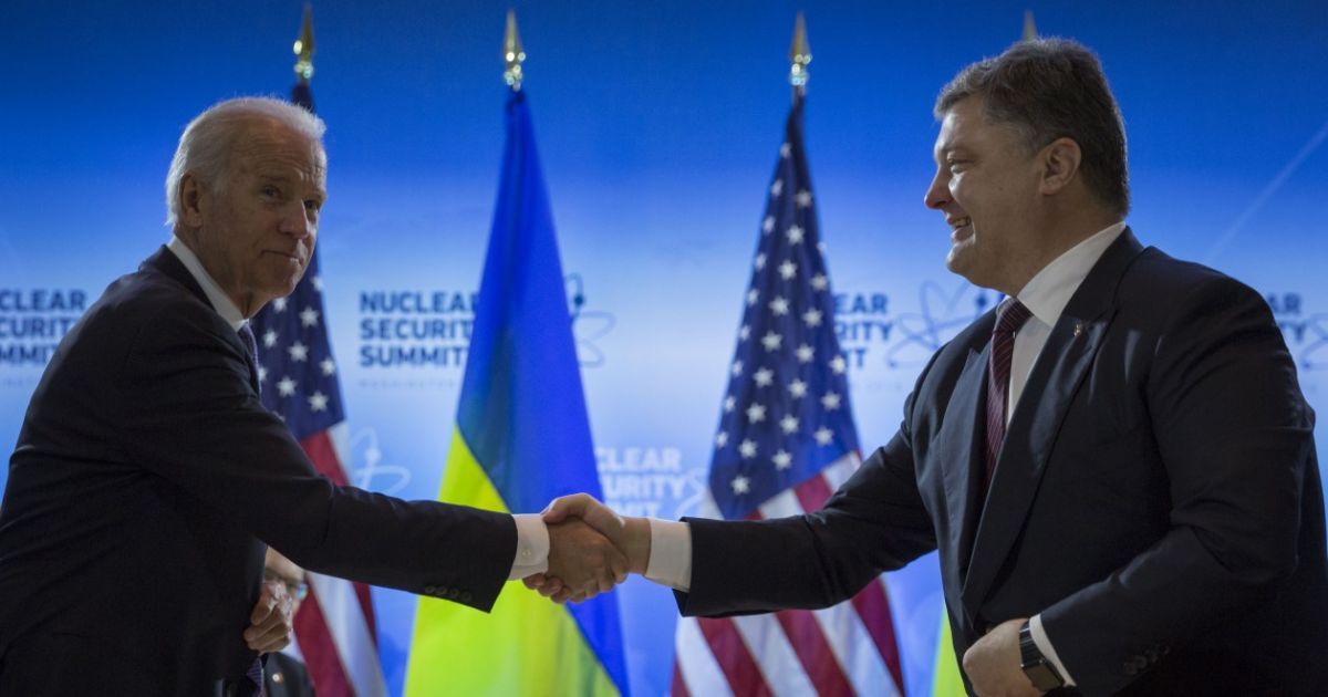 Байден предупредил Порошенко, что без нового правительства не будет кредитов МВФ