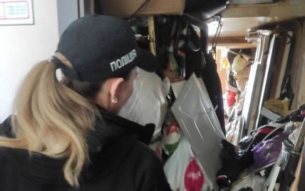 У квартирі в Києві знайшли немовля серед сміття та тарганів: дитину вилучили (фото)