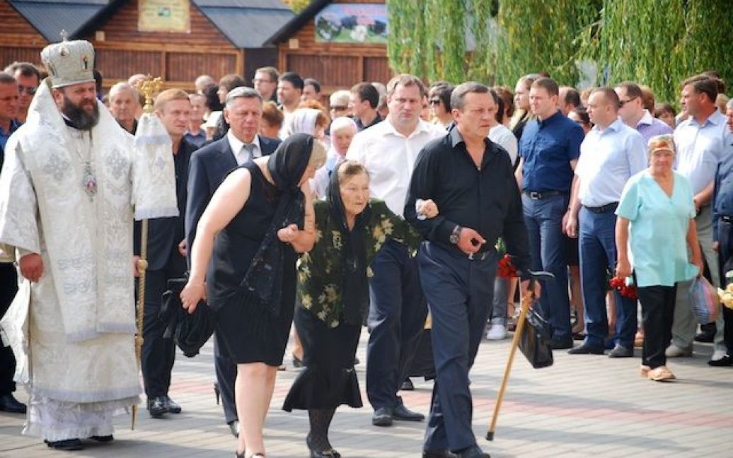 Во время церемонии прощания с Еремеевым в центре Луцка / © ТСН.ua