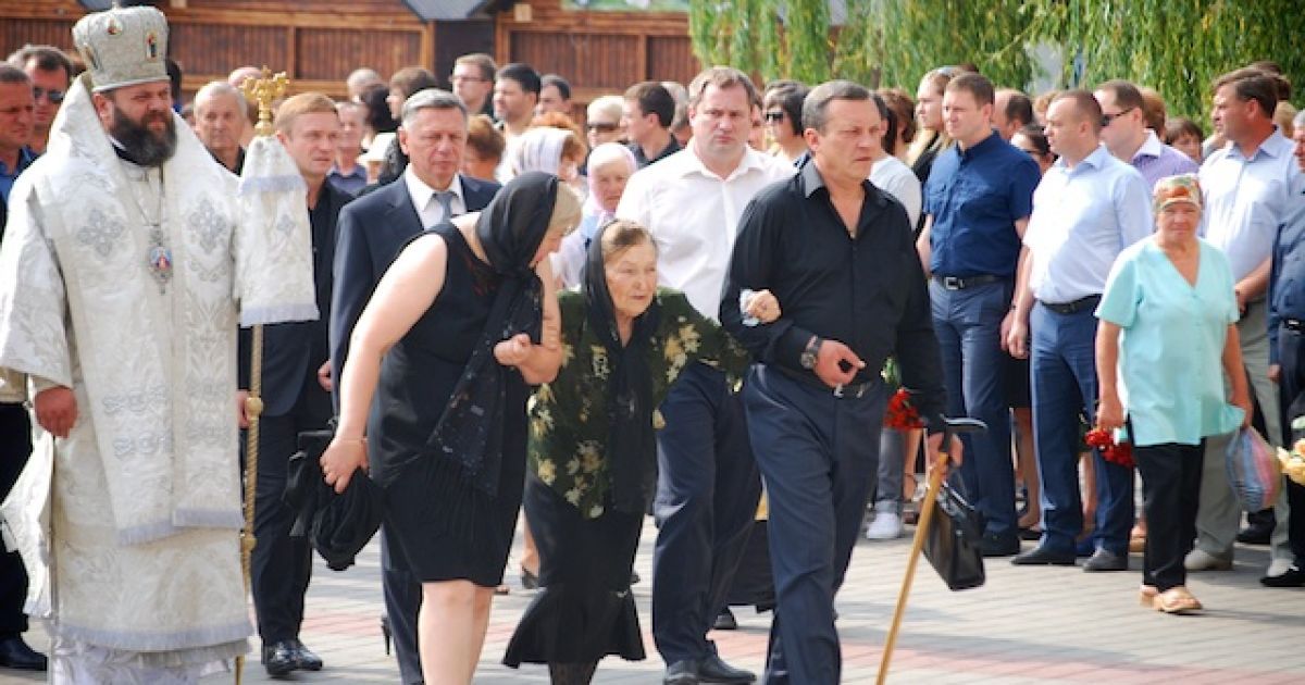Во время церемонии прощания с Еремеевым в центре Луцка / © ТСН.ua