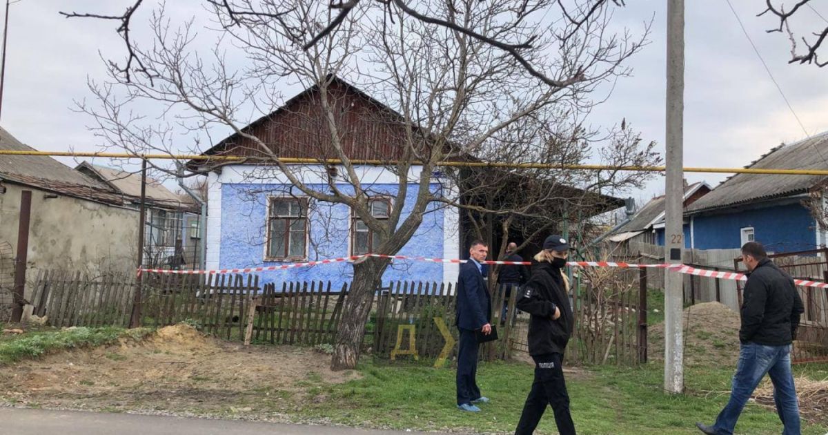 Тіла людей знайшла сусідка: в Одеській області сталось подвійне вбивство