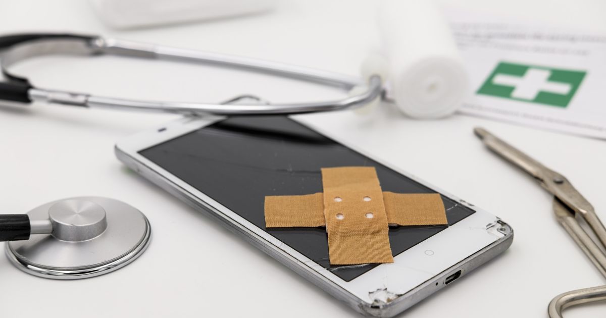 "Еще немного и могла случится беда": 1,5-летний малыш спас свою жизнь случайным звонком к врачу