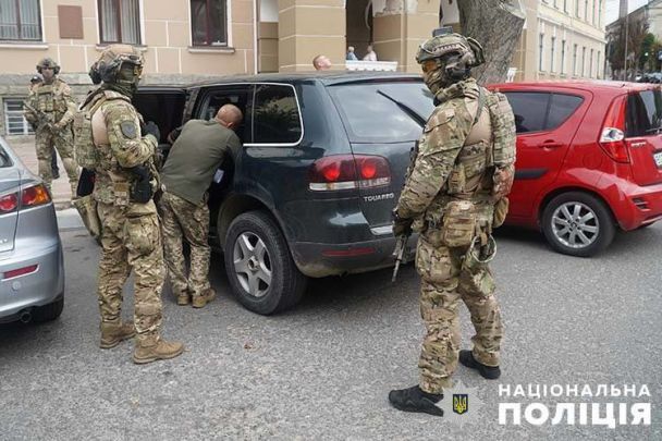 Працівники ТЦК налагодили корупційні схеми уникнення мобілізації / © Національна поліція України