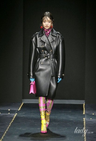 Коллекция Versace прет-а-порте сезона осень-зима 2019-2020 / © East News