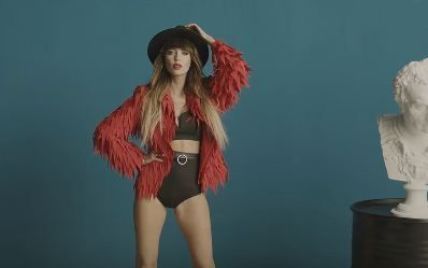 Сексуальная Дорофеева показала стройную фигуру в новом клипе "Время и Стекло"
