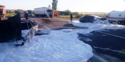 У Миколаєві після зіткнення спалахнули дві автівки: водій згорів заживо