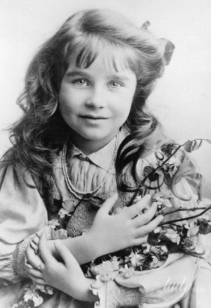 Елизавета Боуз-Лайон в детстве / © Getty Images