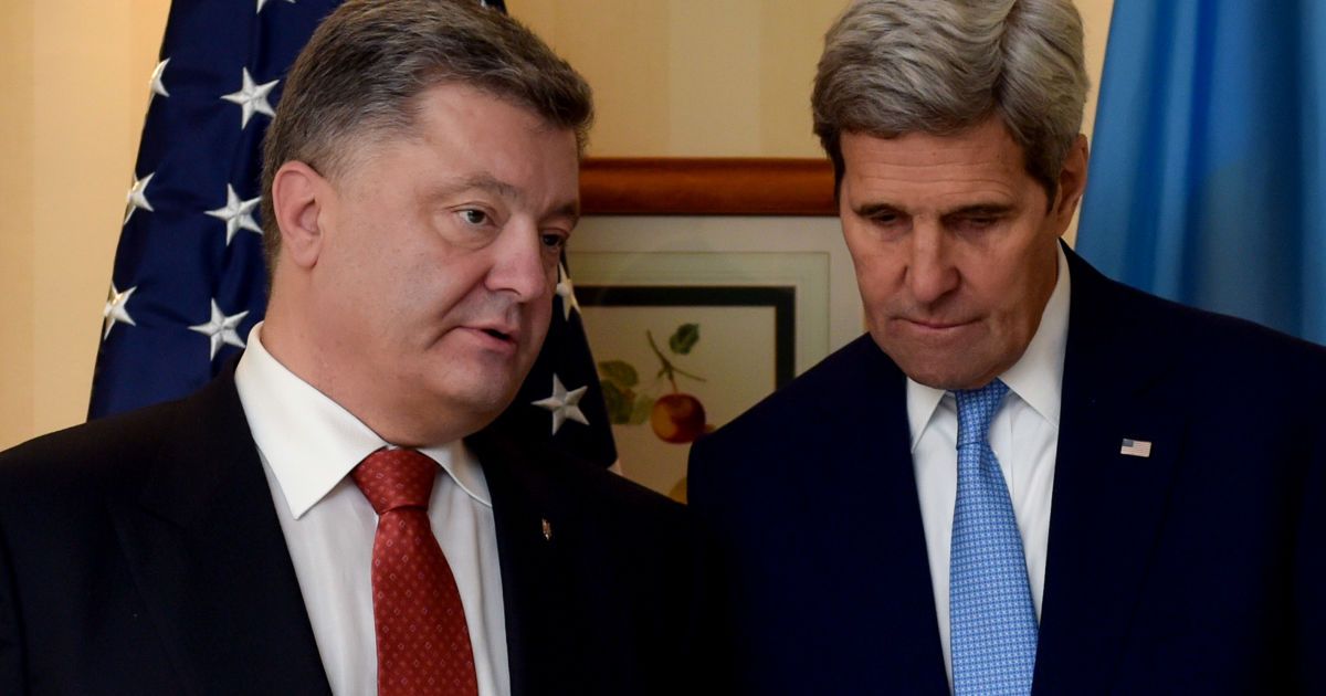 Президент Украины Петр Порошенко и госсекретарь США Джон Керри на конференции в Мюнхене