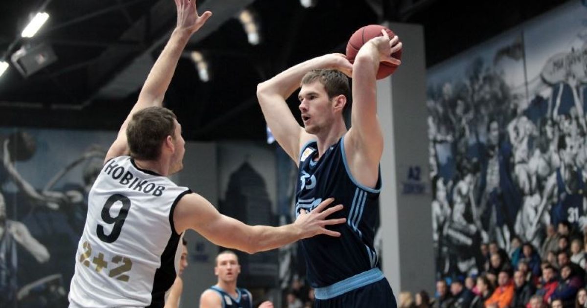 Момент матча "Днепр" - "Кремень"