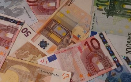 Вартість євро продовжує зростати, а долар трохи пригальмував. Курс валют на 1 квітня