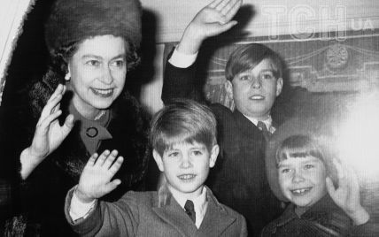 Як королева Єлизавета II з родиною на канікулах до Сандрінгему їздила ...