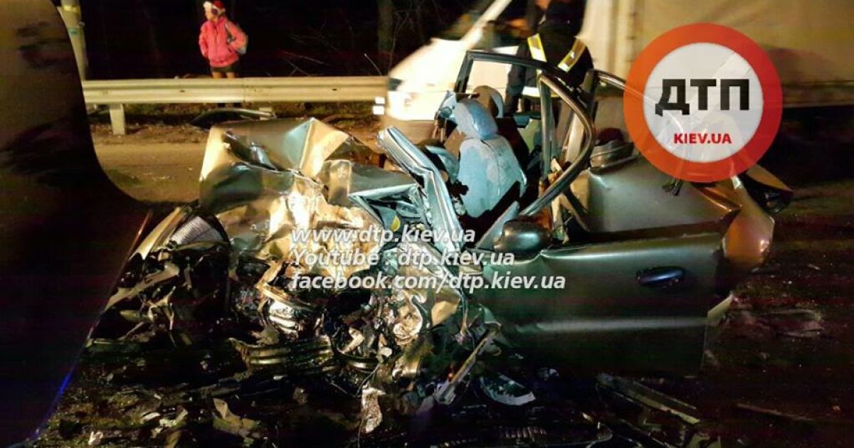 В результаті лобового зіткнення Audi Q7 і Daewoo Lanos загинули дві людини. / © facebook.com/dtp.kiev.ua