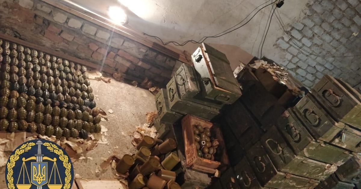 У Харківській області в приміщенні, яке належить громаді, виявили близько 3 тонн боєприпасів та зброї