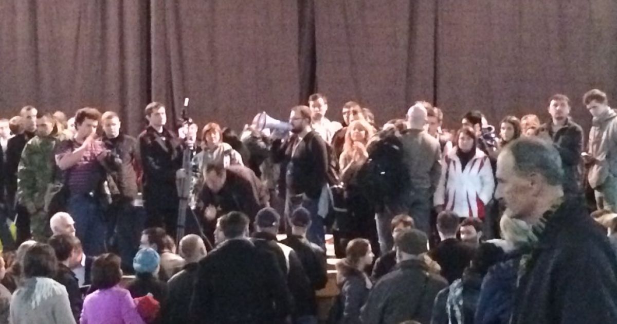 В Харькове активисты выгнали чиновников и бюджетников со слушаний о новыех названиях улиц