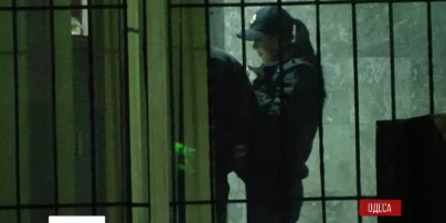 Одесской патрульной, торговавшей наркотиками на рабочем месте, "светит" до 10 лет тюрьмы