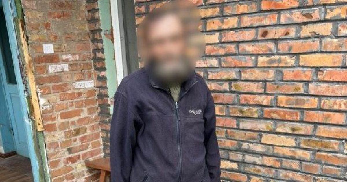 До війни розбещував неповнолітніх, а потім освячував техніку окупантів: в Андріївці під Києвом затримано колаборанта