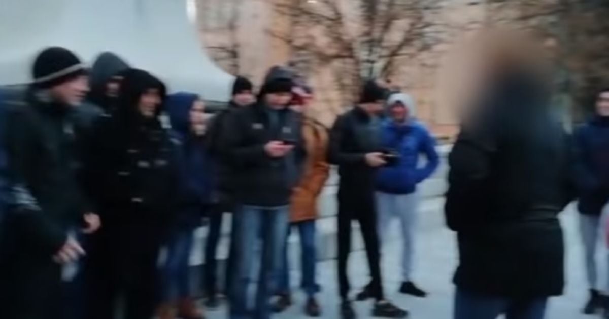 У Харкові десятки людей за гроші вийшли мітингувати за "кандидата" з прізвищем маніяка