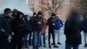У Харкові десятки людей за гроші вийшли мітингувати за "кандидата" з прізвищем маніяка