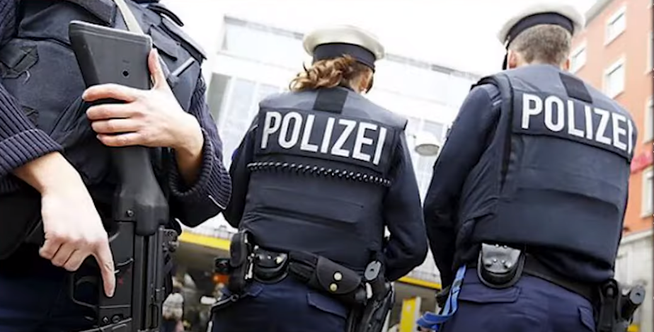 За останні дні німецькі правоохоронці опитали вже понад 400 громадян / © 