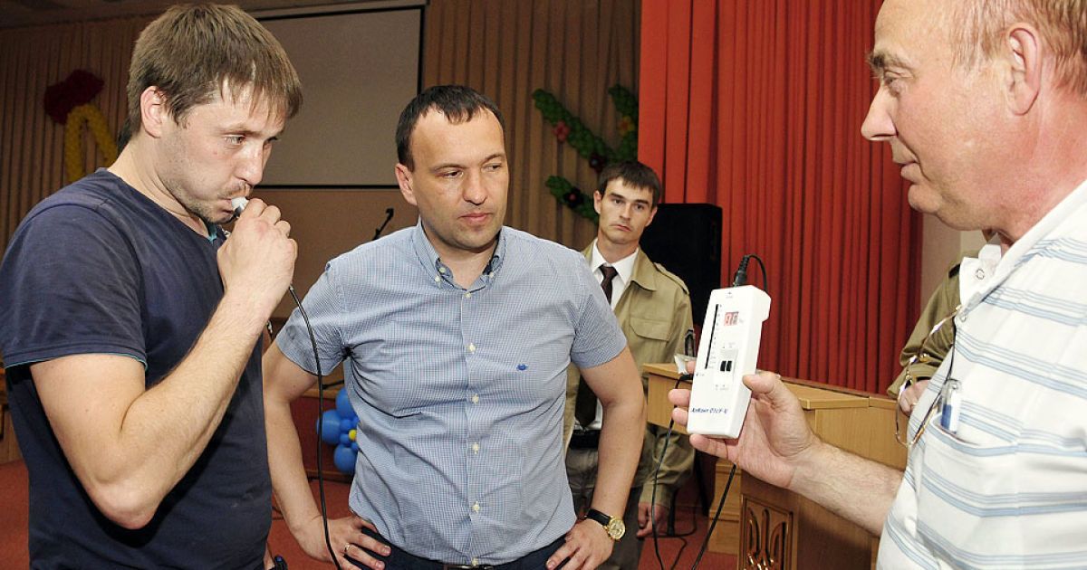 Комунальників Києва перевірили на алкотестері