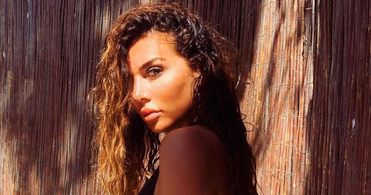 Сексапільна Анна Сєдокова у бікіні показала, як вчилася їздити на велосипеді