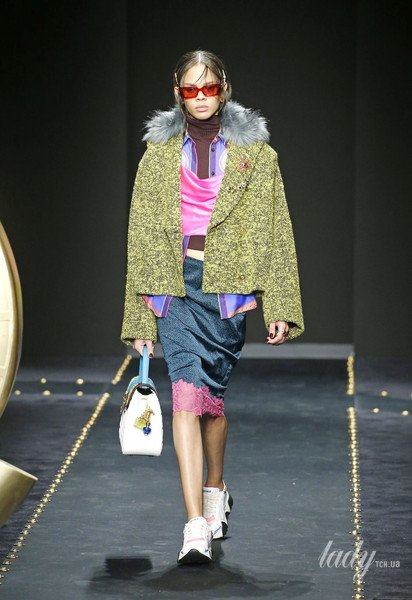 Коллекция Versace прет-а-порте сезона осень-зима 2019-2020 / © East News