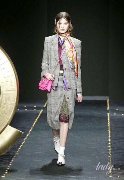 Коллекция Versace прет-а-порте сезона осень-зима 2019-2020 / © East News