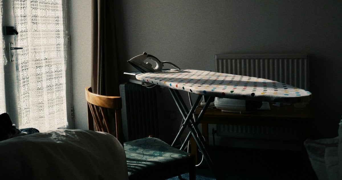 Як розгладити одяг без праски