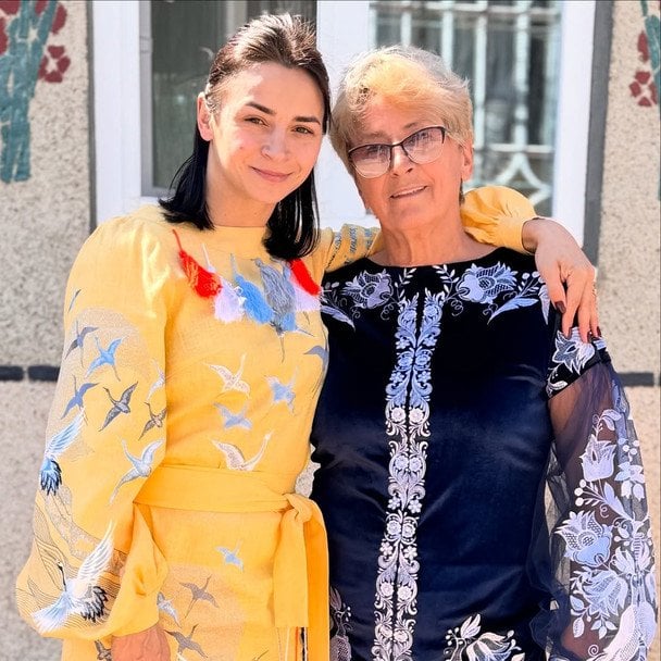 Ілона Гвоздьова з мамою