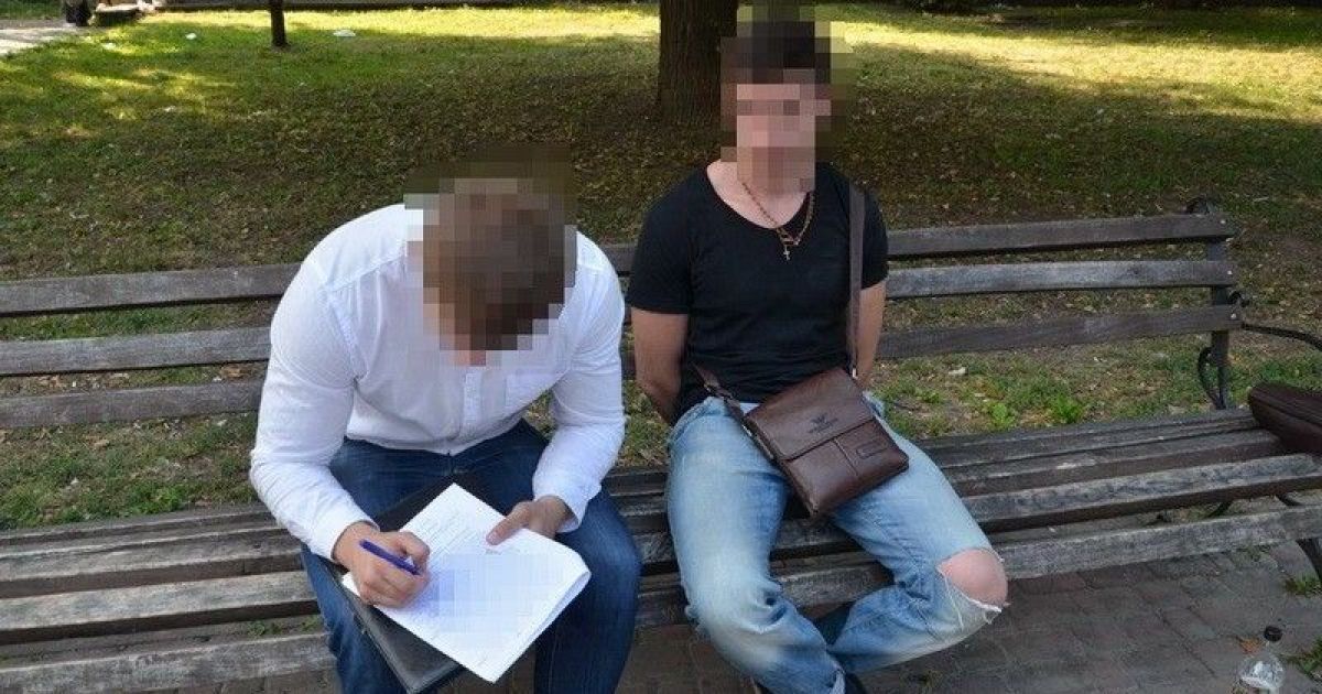Зловили зловмисників на гарячому &ndash; під час передачі готового пакету документів. / © Служба безпеки України